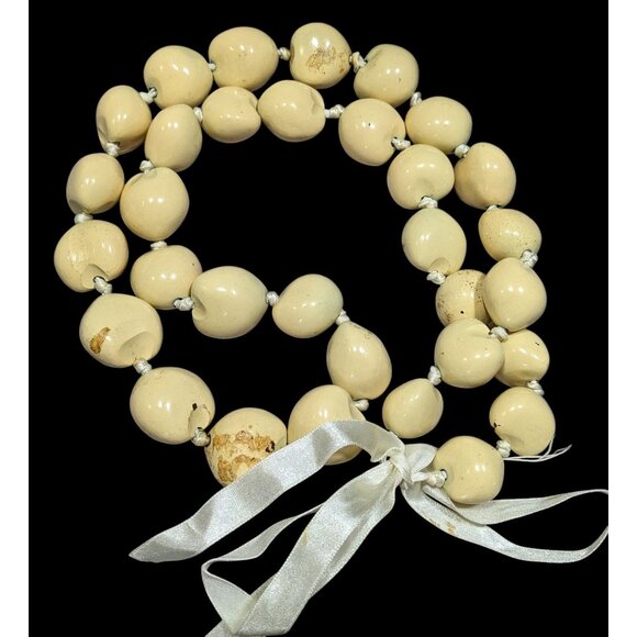 Traditional Hawaiian Cream Kukui Nut Necklace - Picture 1 of 5